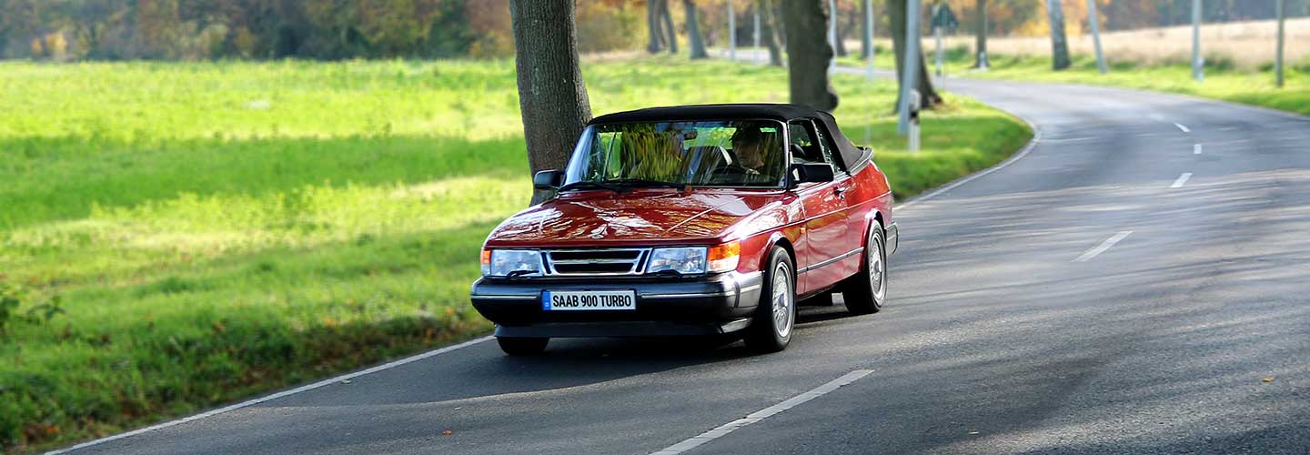 Mit dem Saab 900 über die Landstraße